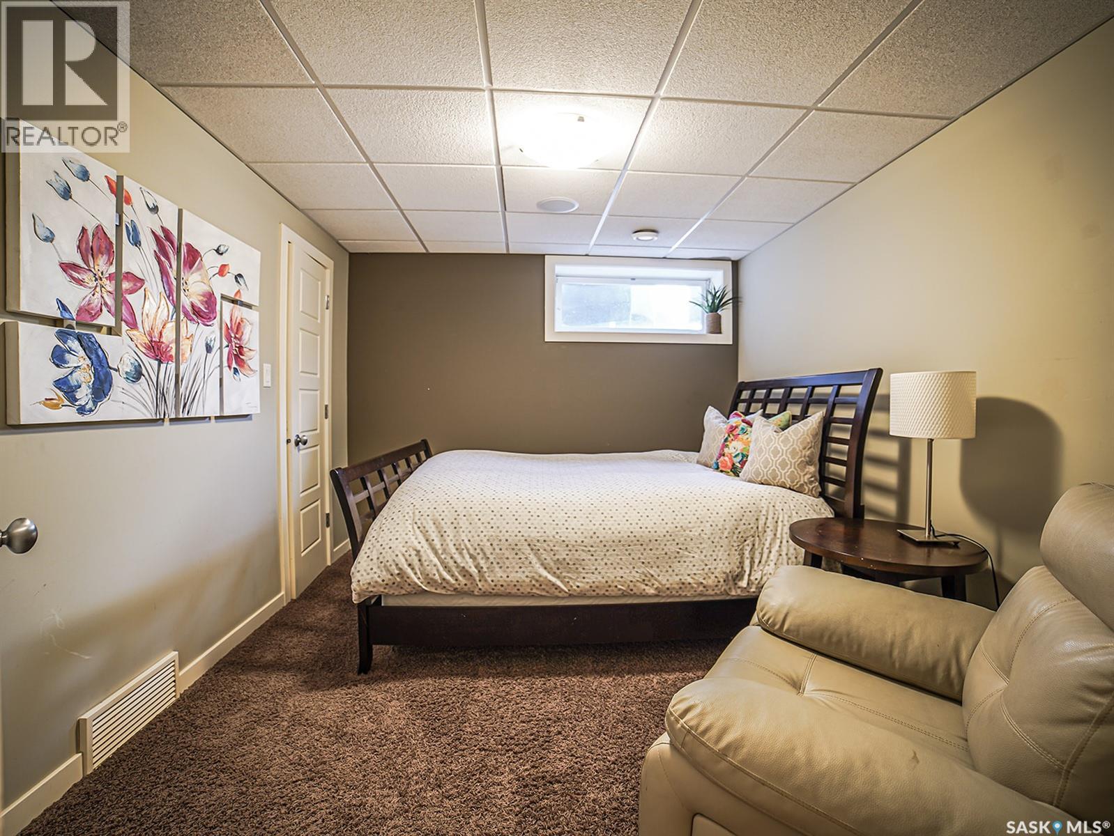 Single Family House 2 Level for Sale in  Highgrove ROAD Regina 