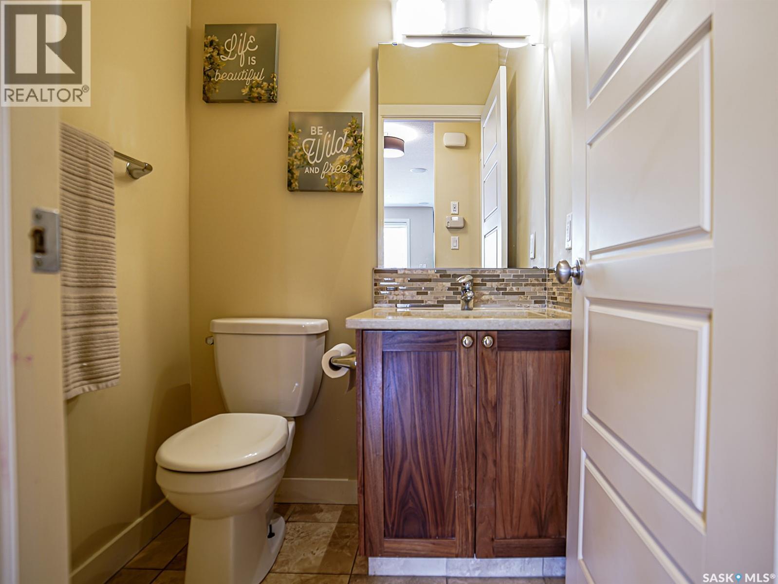 Single Family House 2 Level for Sale in  Highgrove ROAD Regina 