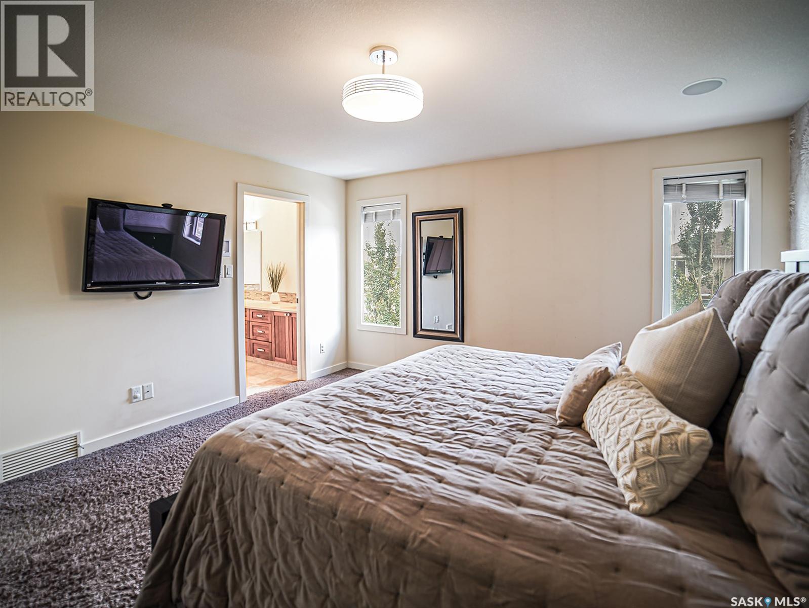 Single Family House 2 Level for Sale in  Highgrove ROAD Regina 