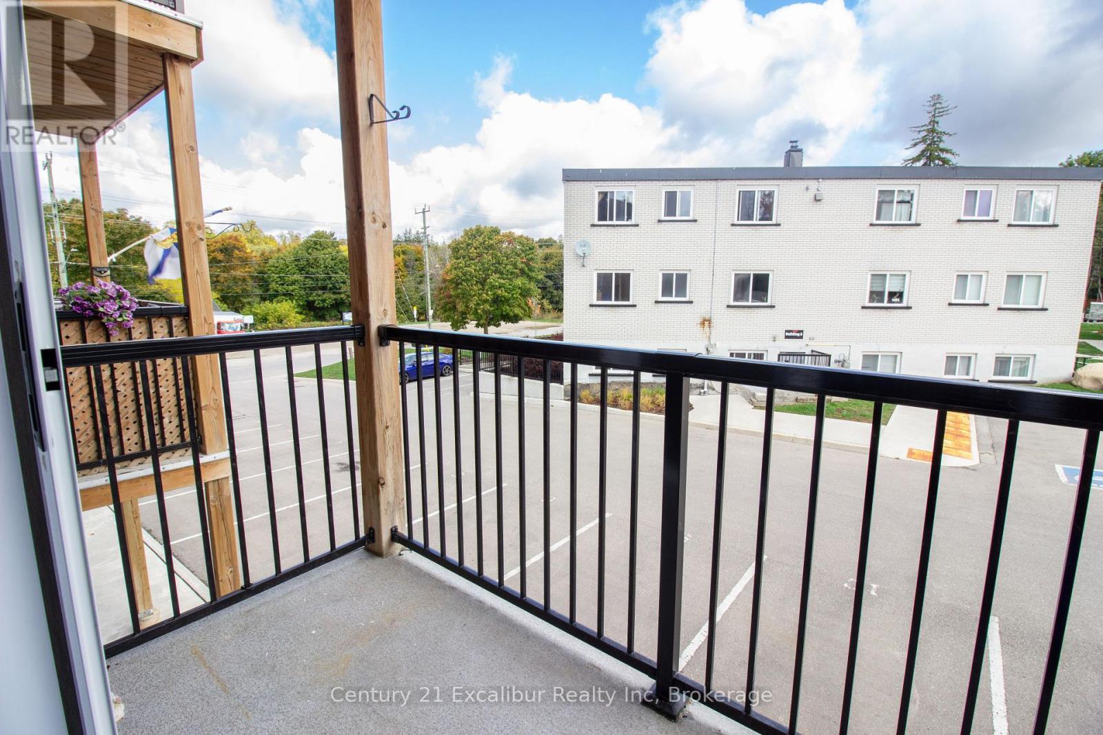 320 Queen Unit 9 photo 5