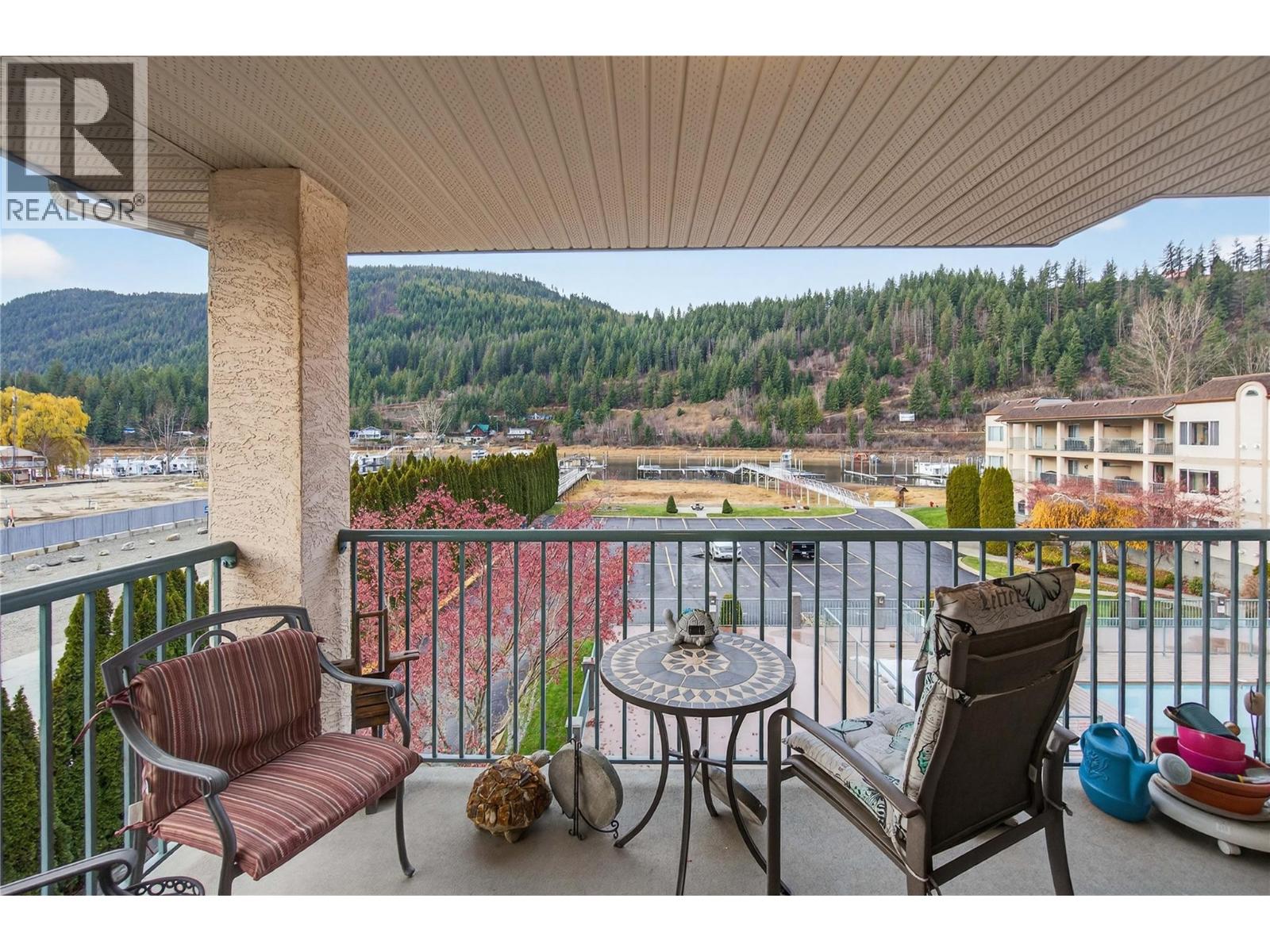 305 1002 Riverside Avenue, Sicamous