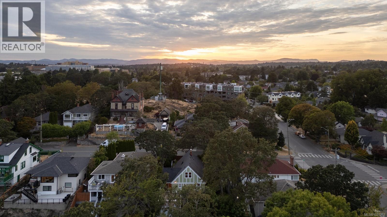  1959 Hampshire Road, Oak Bay