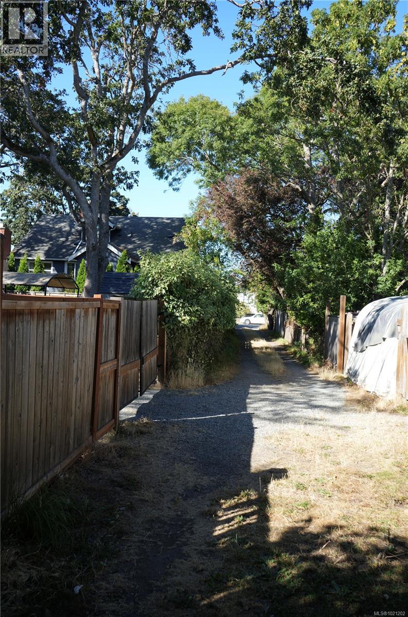  1959 Hampshire Road, Oak Bay