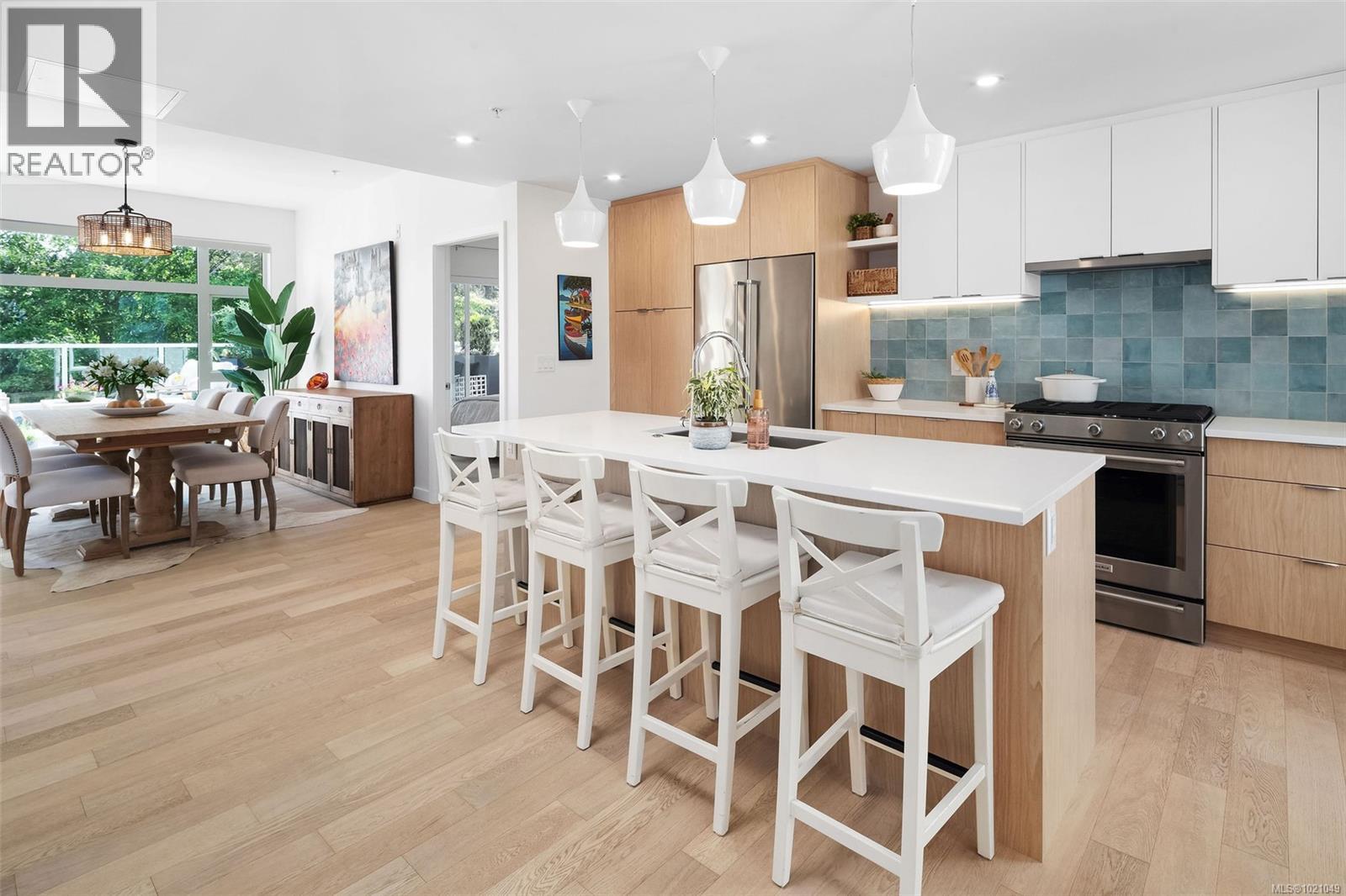 405 5118 Cordova Bay Road, Saanich