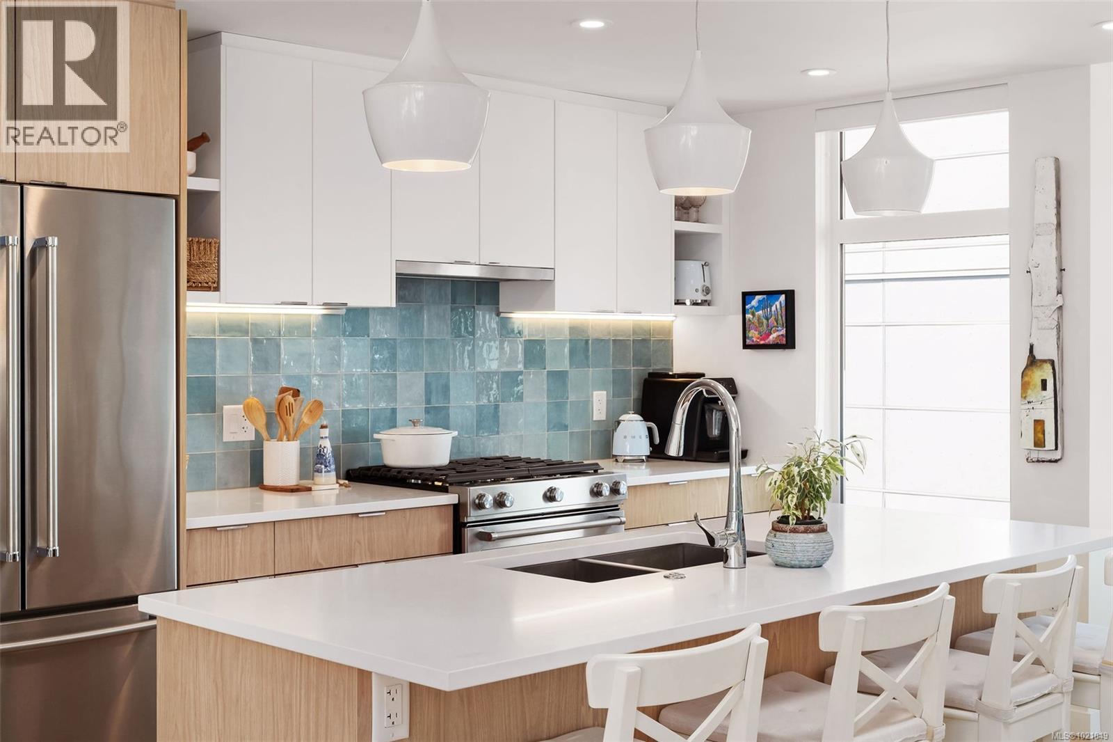 405 5118 Cordova Bay Road, Saanich