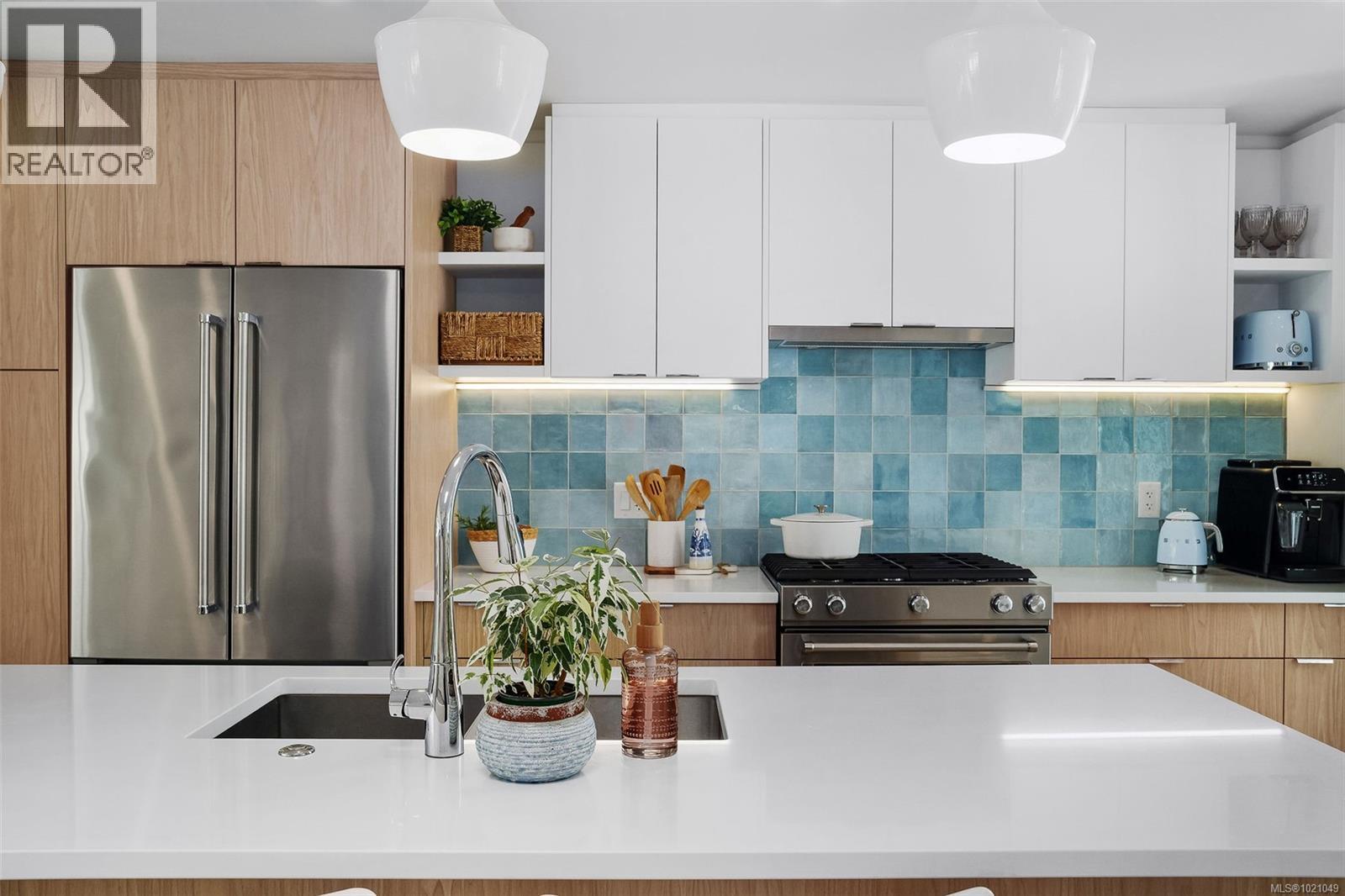 405 5118 Cordova Bay Road, Saanich