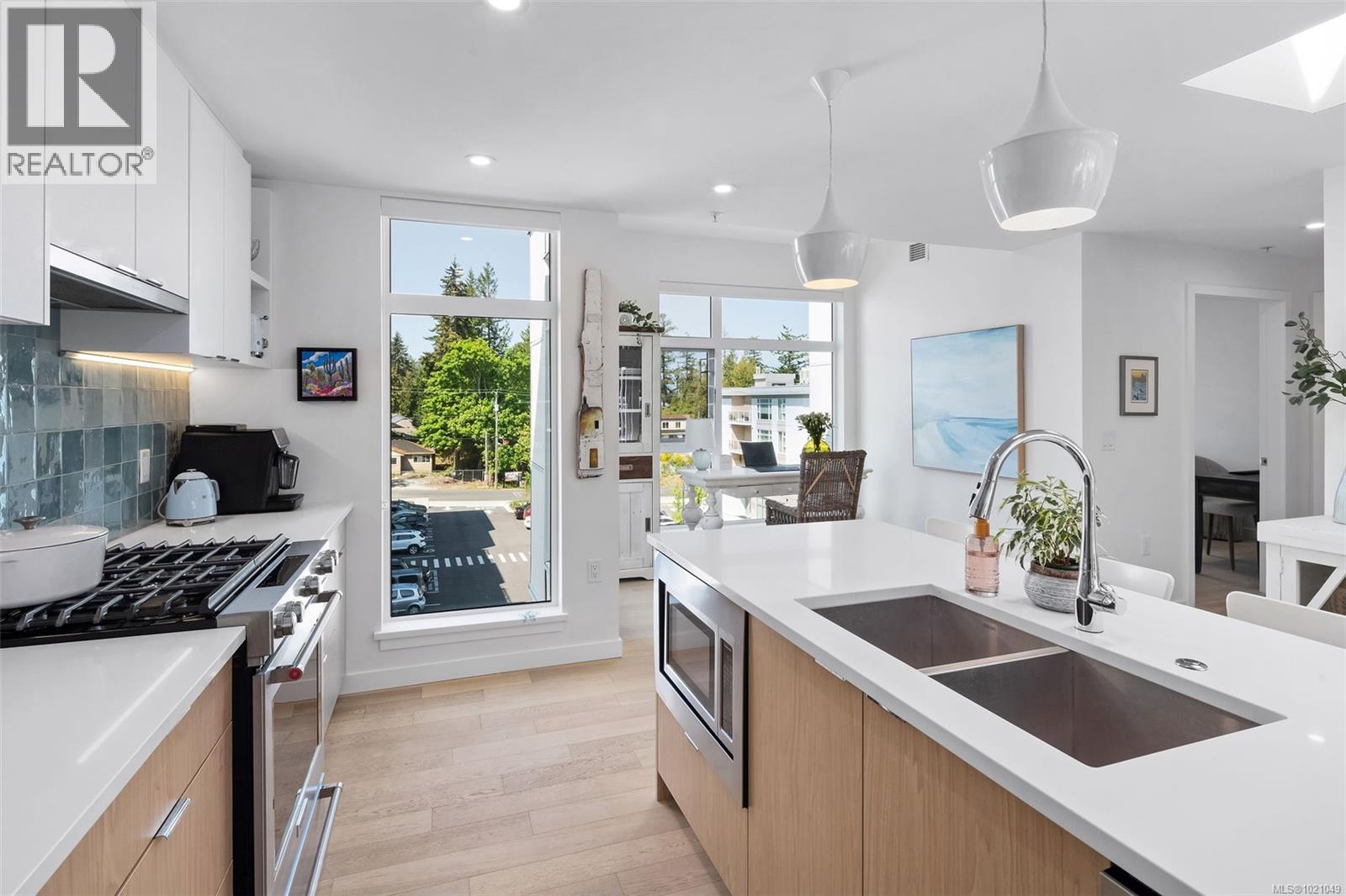 405 5118 Cordova Bay Road, Saanich