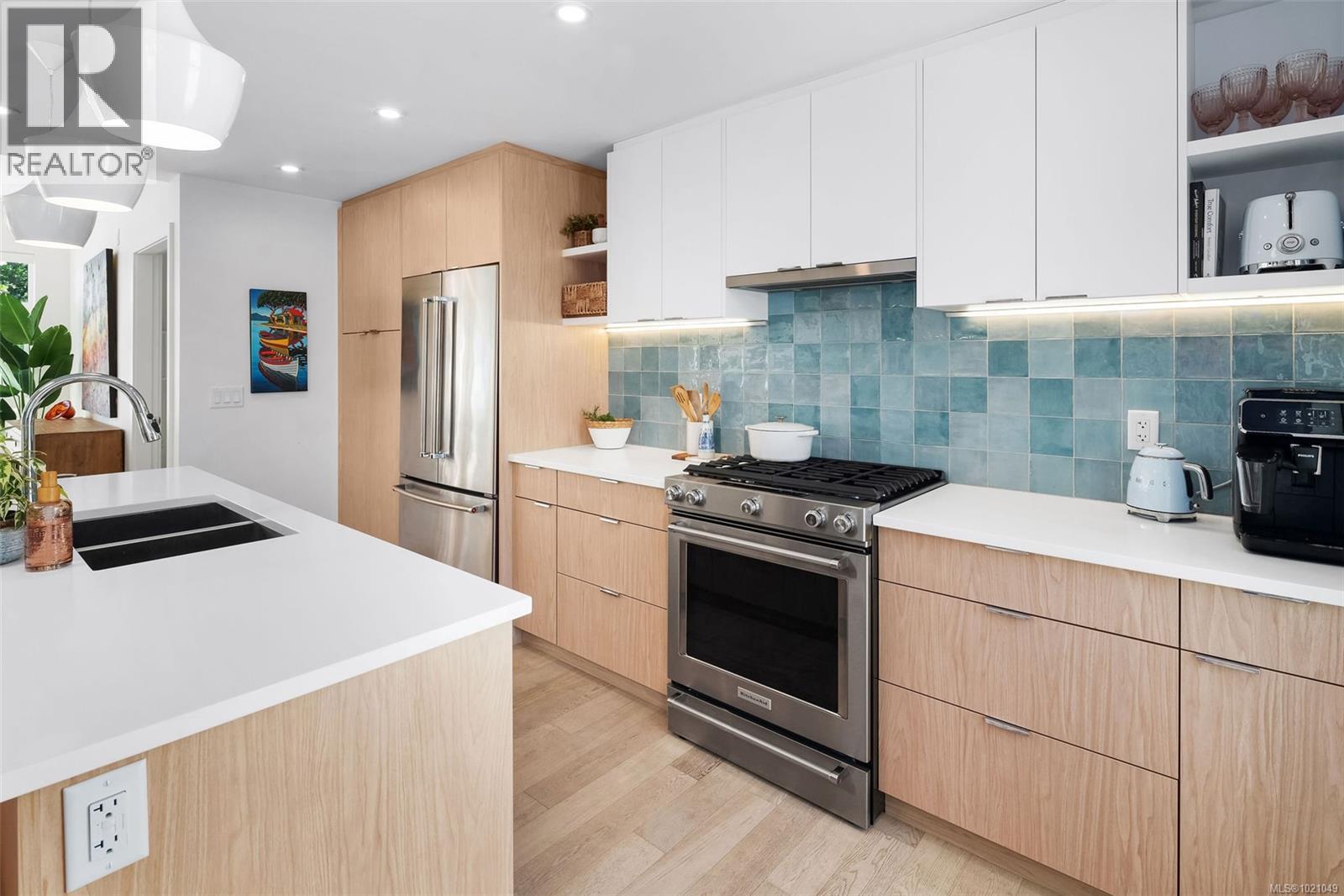 405 5118 Cordova Bay Road, Saanich