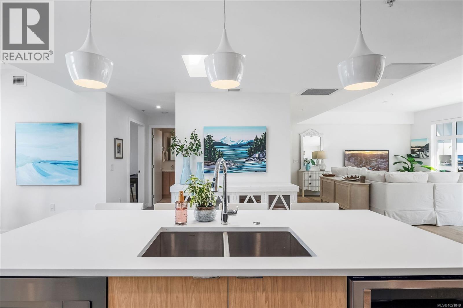 405 5118 Cordova Bay Road, Saanich