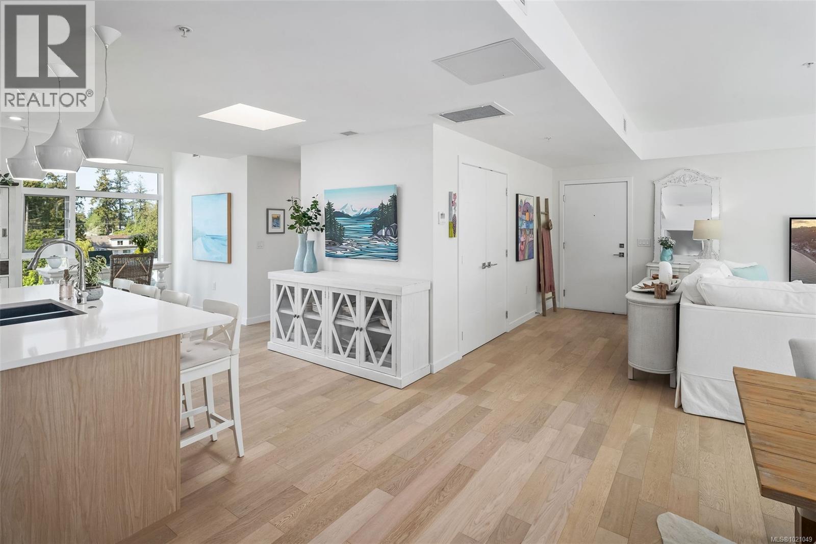 405 5118 Cordova Bay Road, Saanich