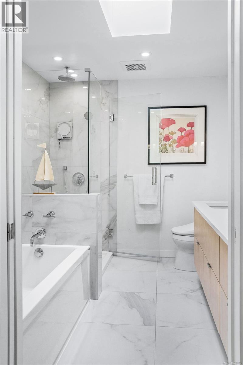 405 5118 Cordova Bay Road, Saanich