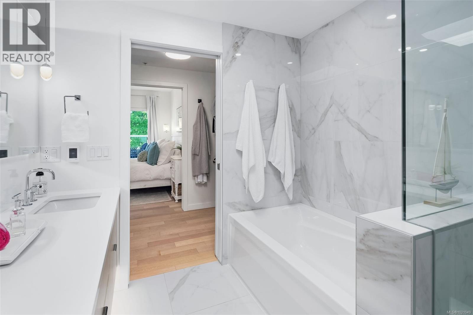 405 5118 Cordova Bay Road, Saanich