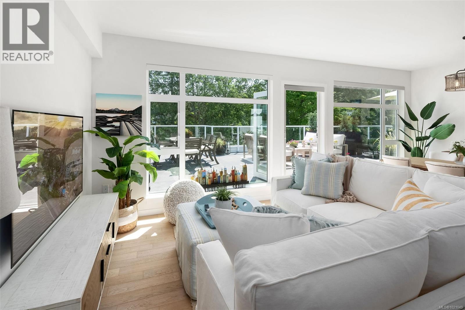 405 5118 Cordova Bay Road, Saanich