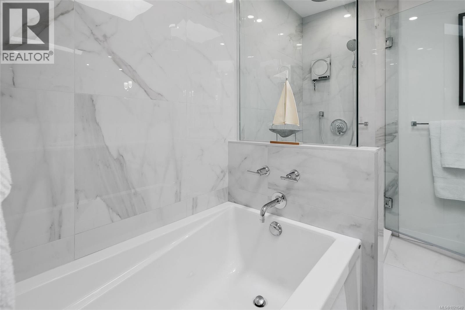 405 5118 Cordova Bay Road, Saanich