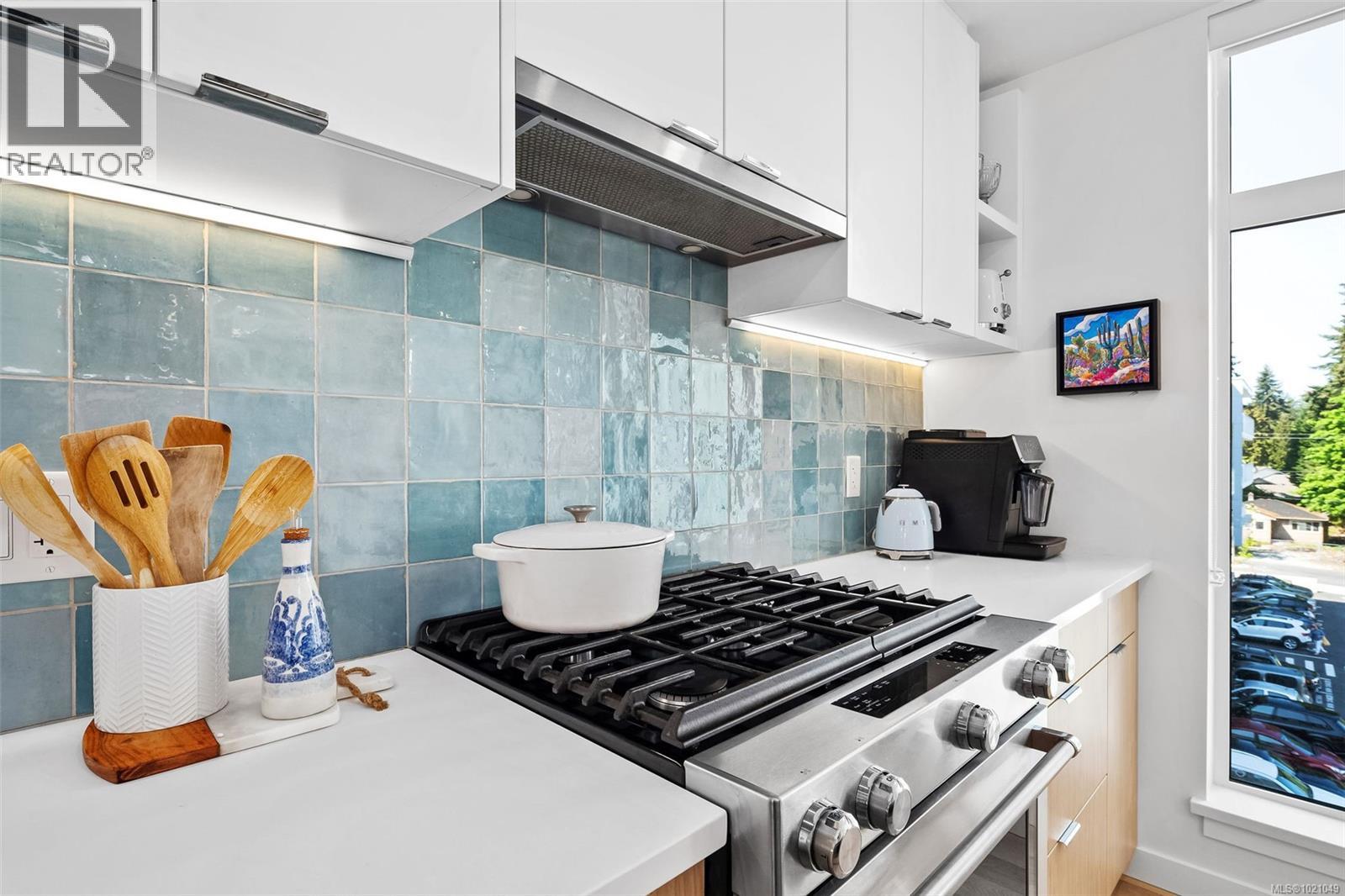 405 5118 Cordova Bay Road, Saanich