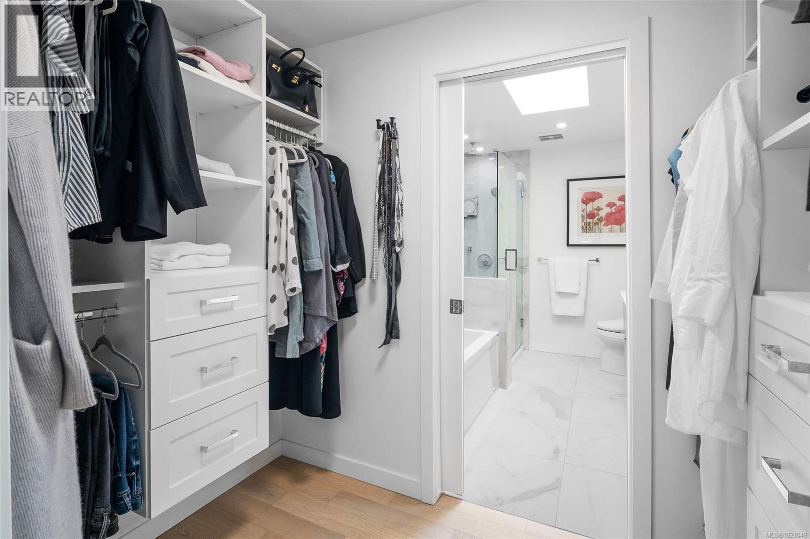 405 5118 Cordova Bay Road, Saanich