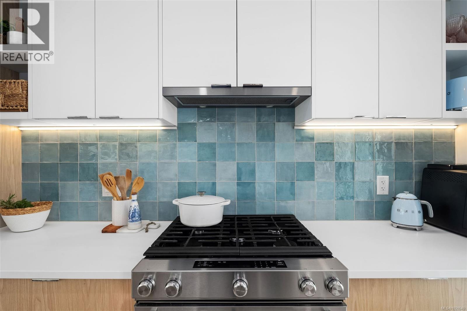 405 5118 Cordova Bay Road, Saanich