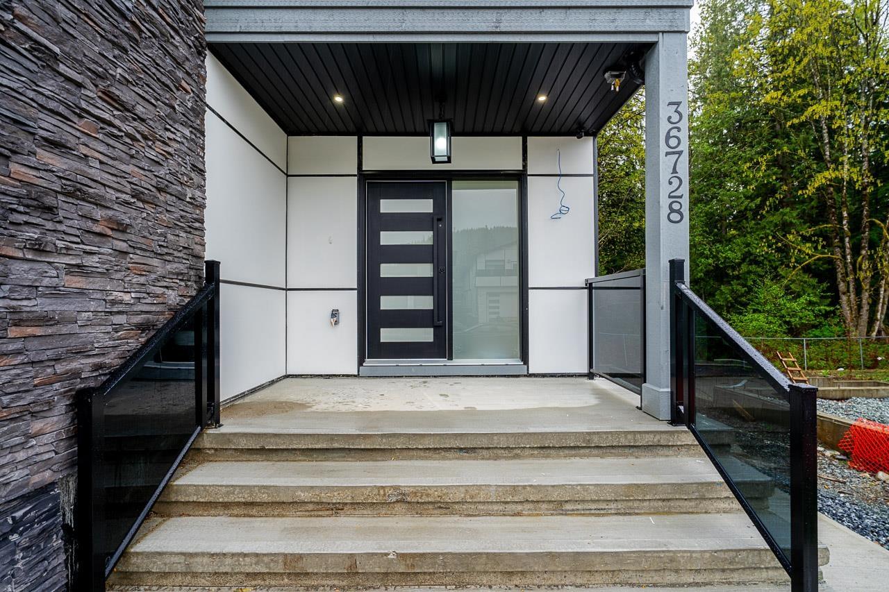 36728 DIANNE BROOK AVENUE - Photo 4 of 39, Abbotsford, British Columbia