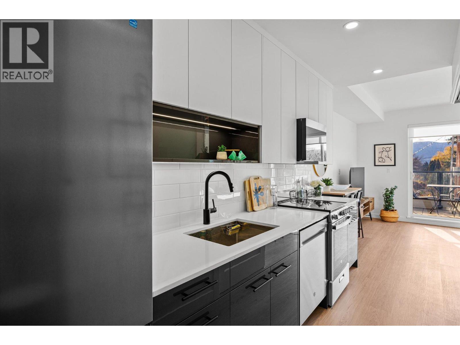 208 1380 Pridham Avenue, Kelowna