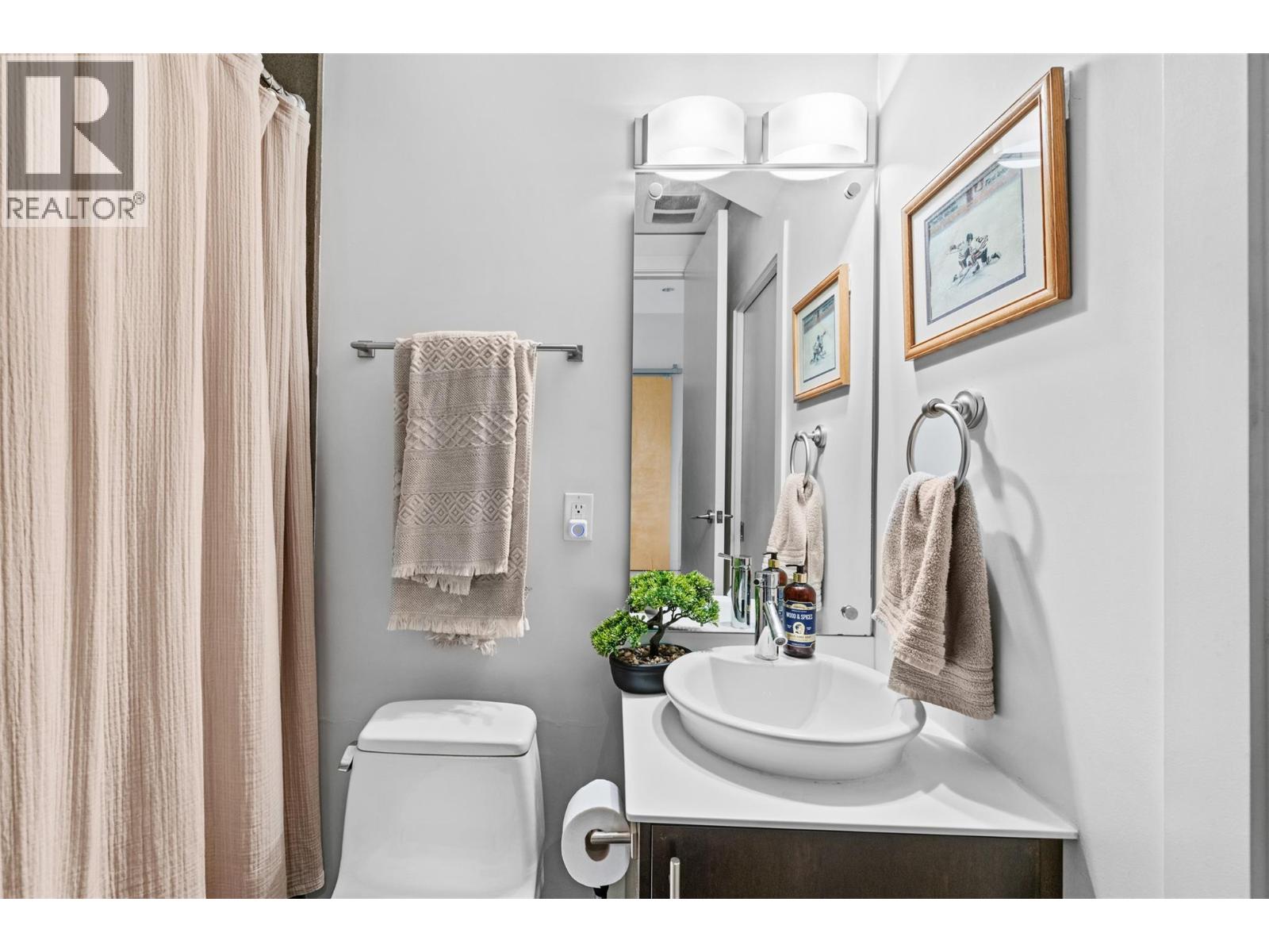 #406 1495 Graham Street - 33