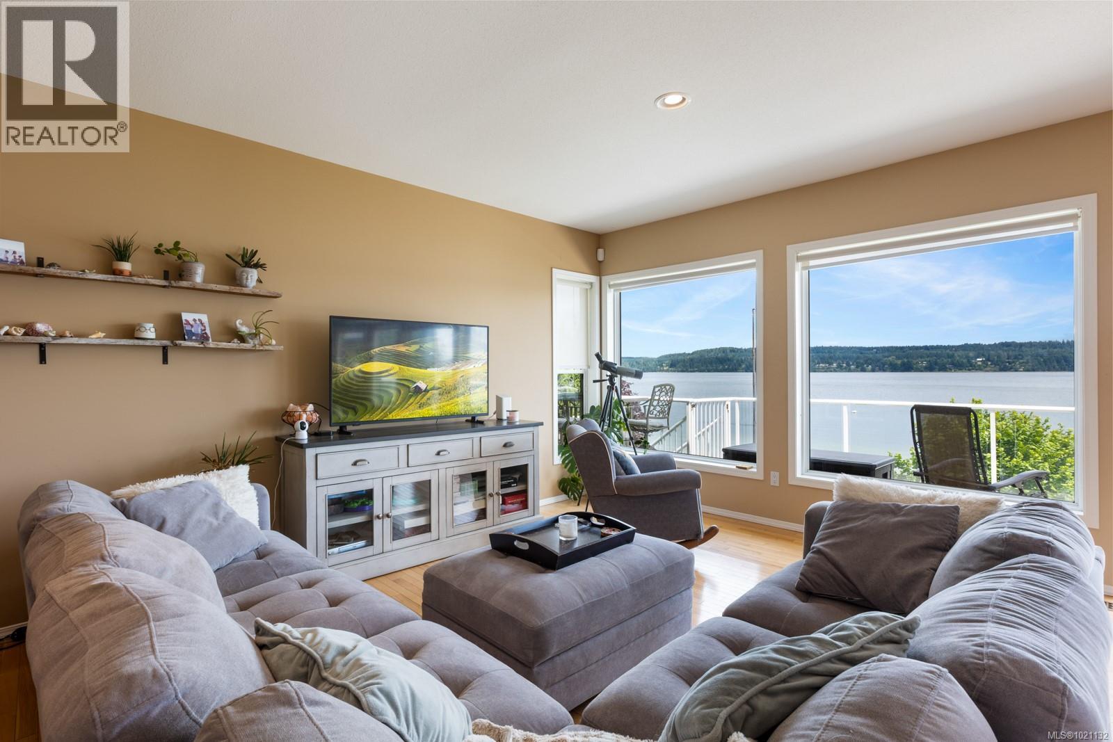 6800 Buckley Bay Frontage Rd, Fanny Bay