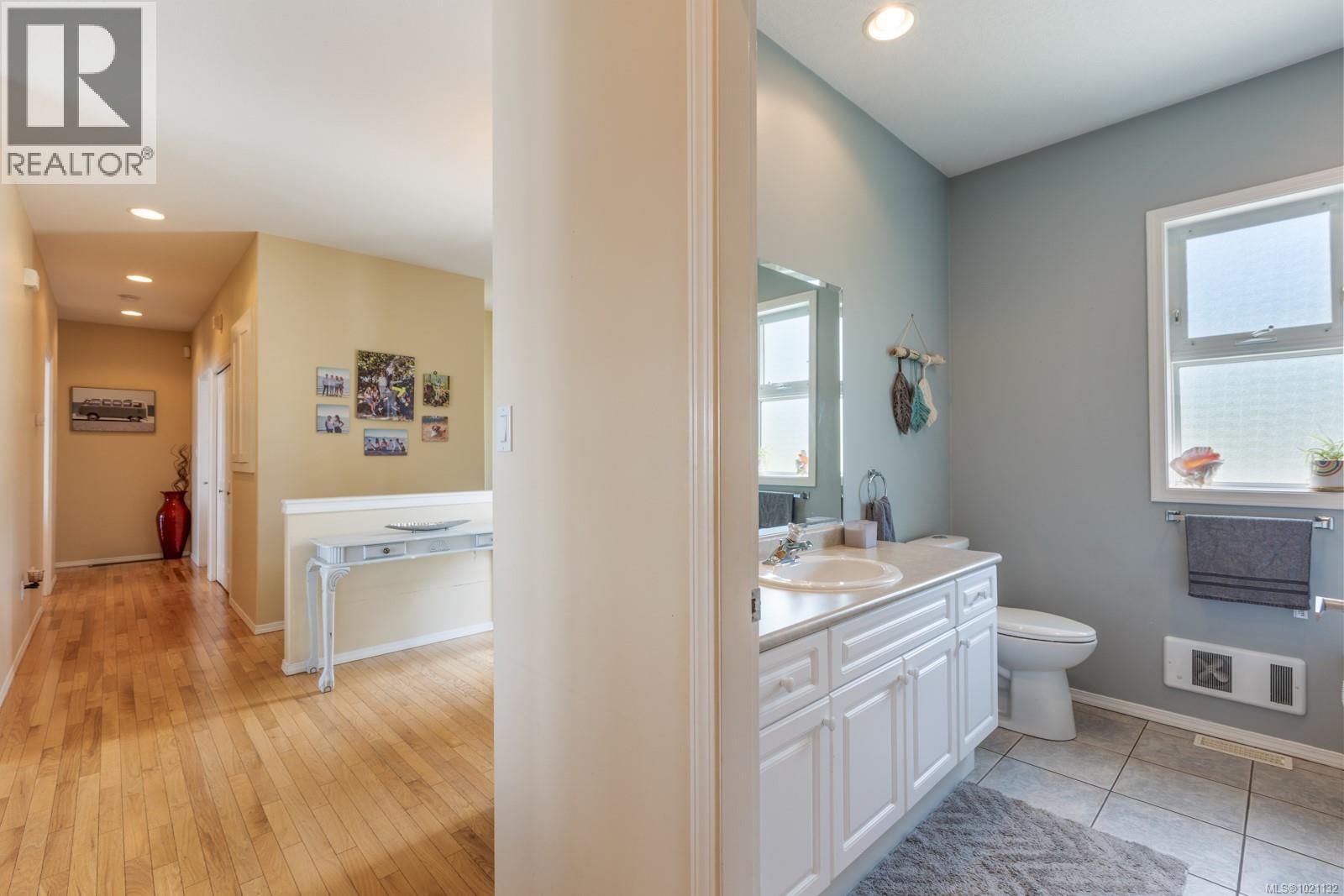 6800 Buckley Bay Frontage Rd, Fanny Bay