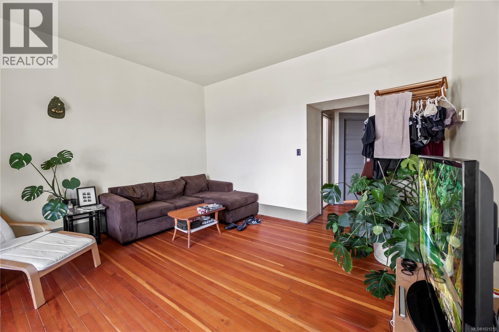  1157 Princess Avenue, Victoria