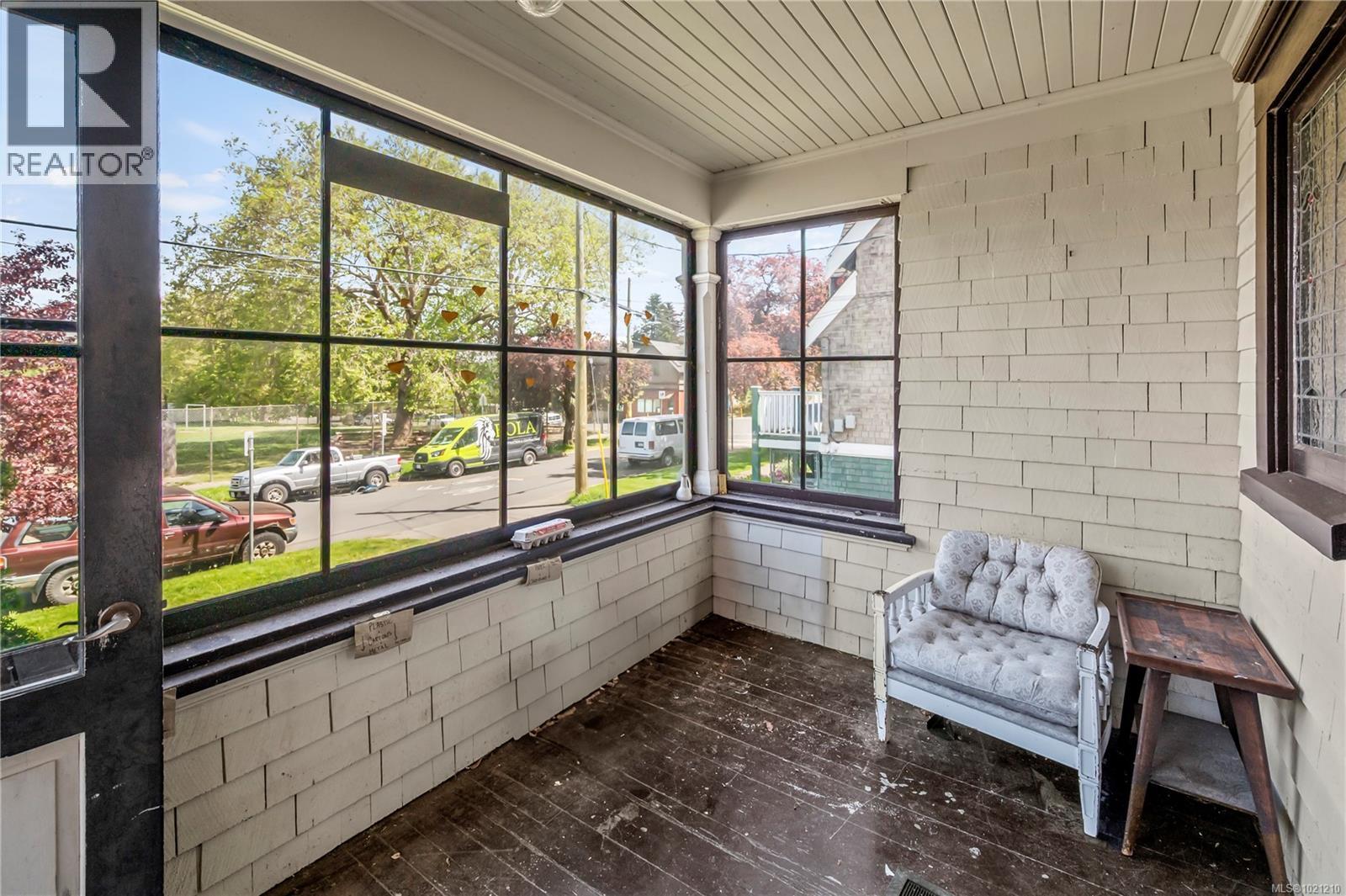  1157 Princess Avenue, Victoria