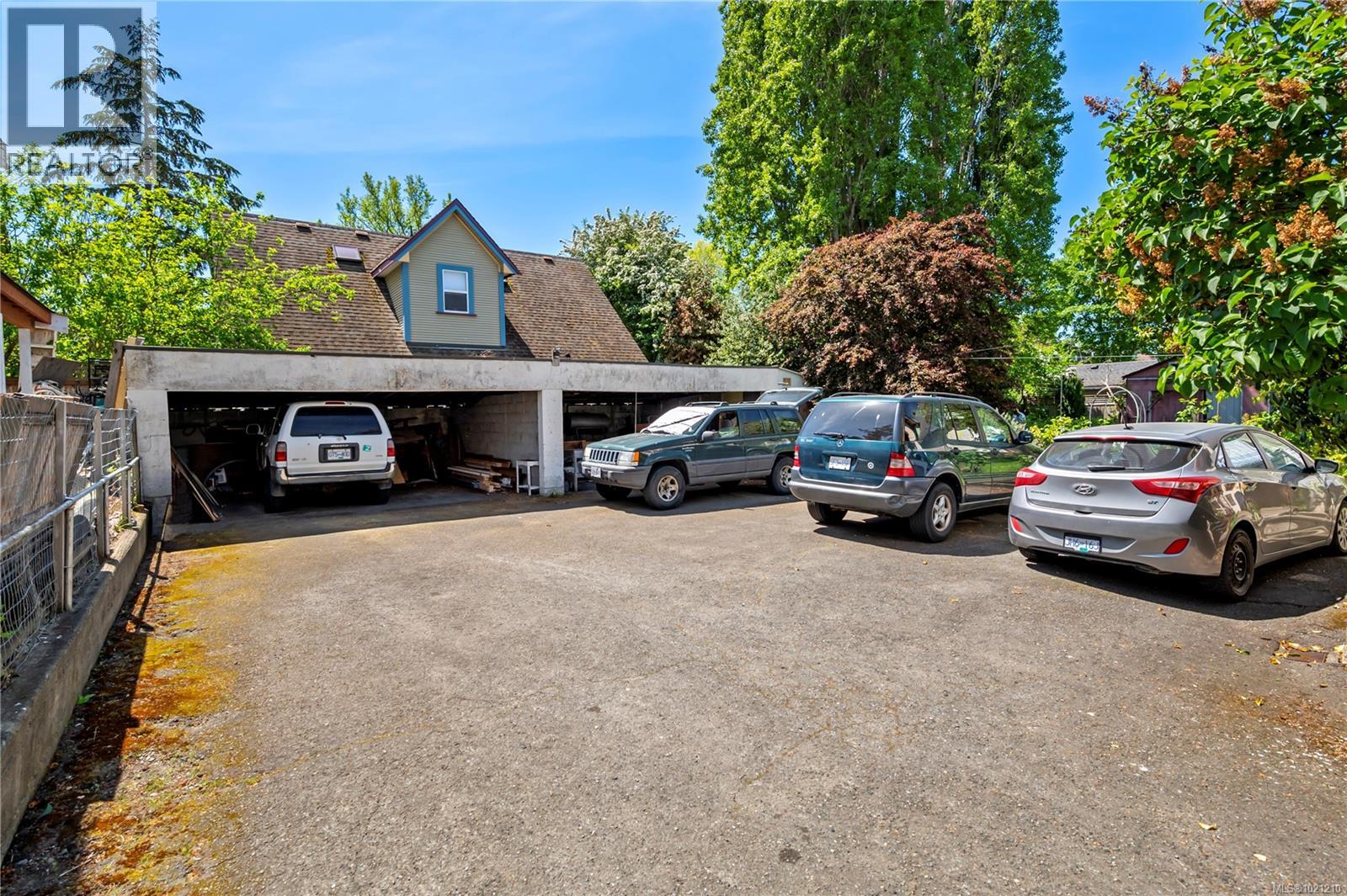  1157 Princess Avenue, Victoria