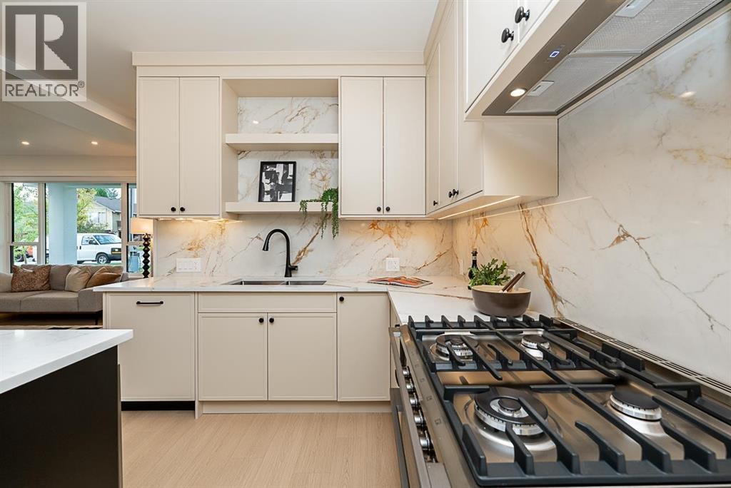 101 646 GIRARD AVENUE, Coquitlam