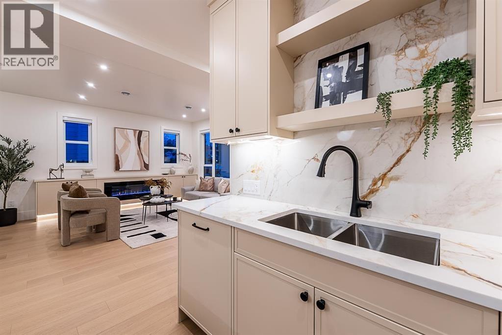 101 646 GIRARD AVENUE, Coquitlam