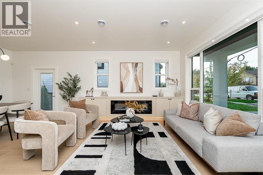 101 646 GIRARD AVENUE, Coquitlam