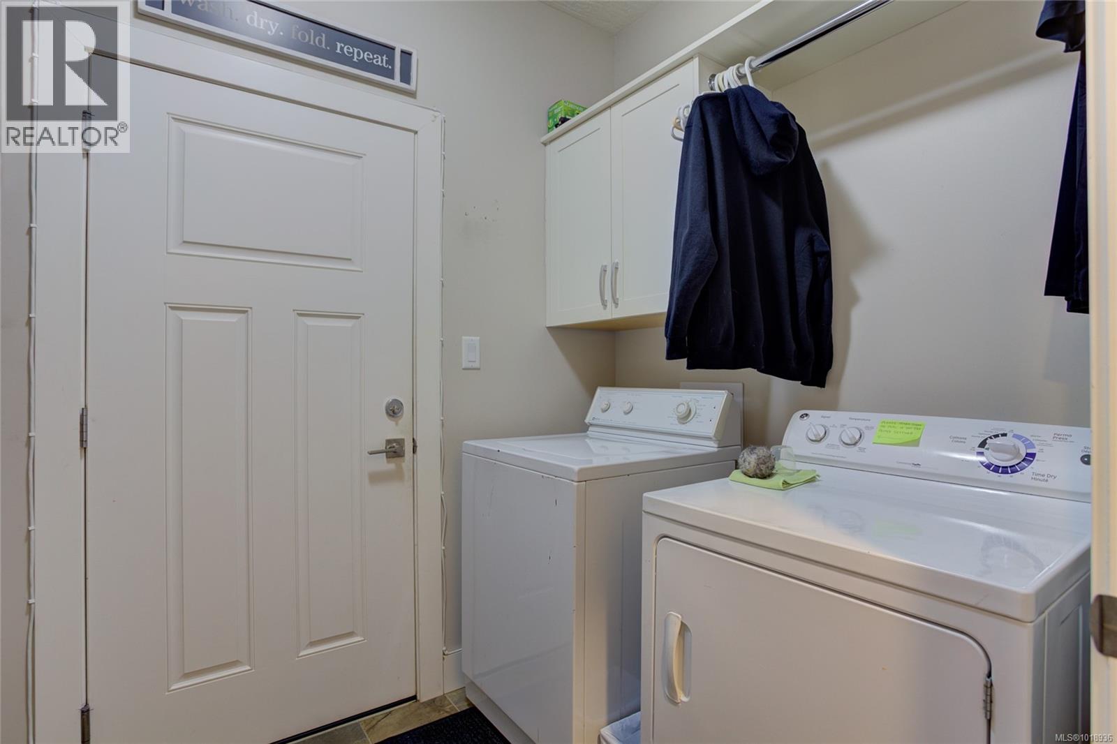 501 Mountain View Dr, Lake Cowichan