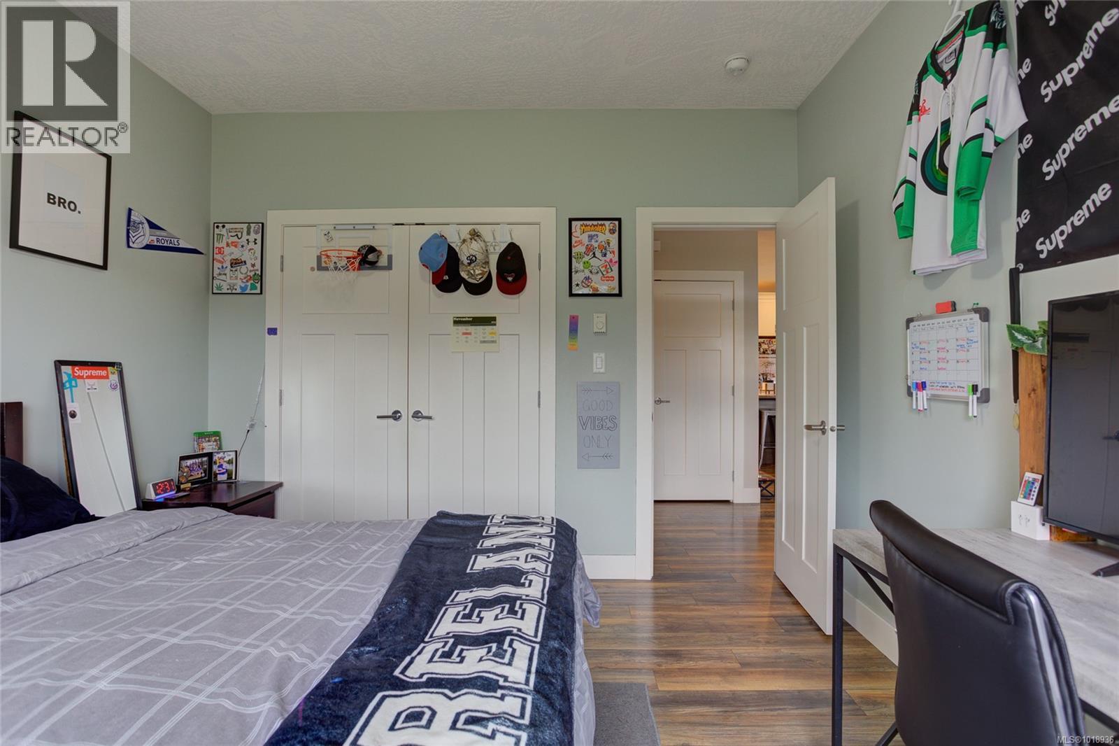 501 Mountain View Dr, Lake Cowichan