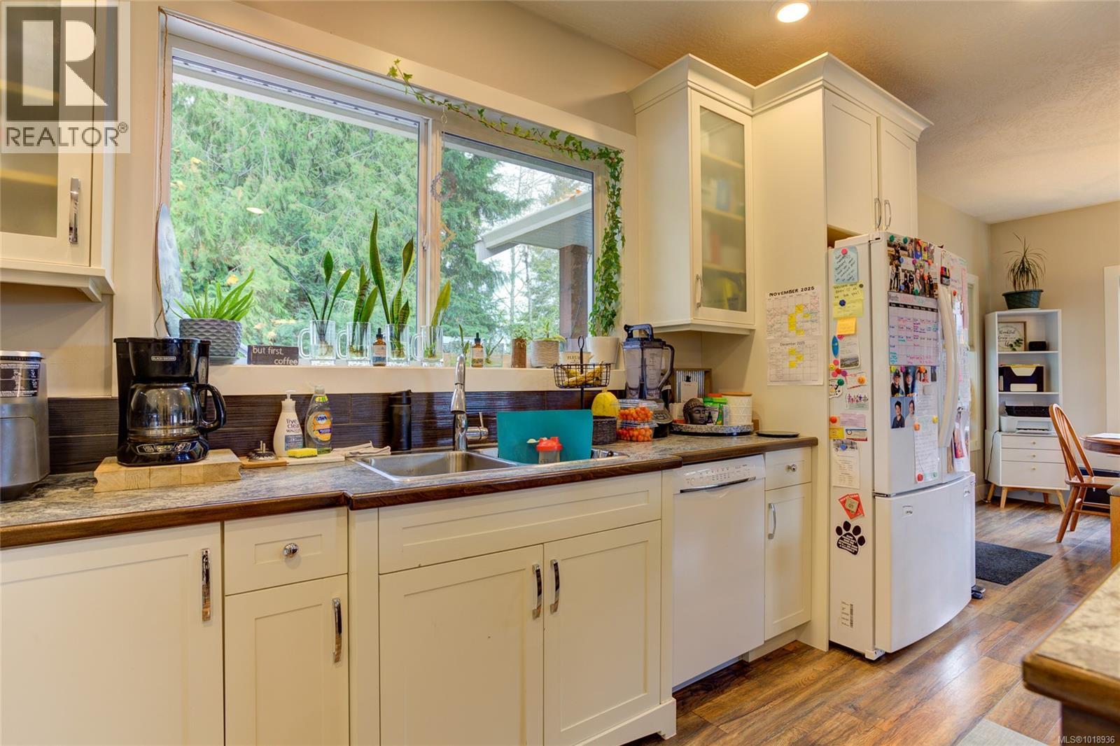 501 Mountain View Dr, Lake Cowichan