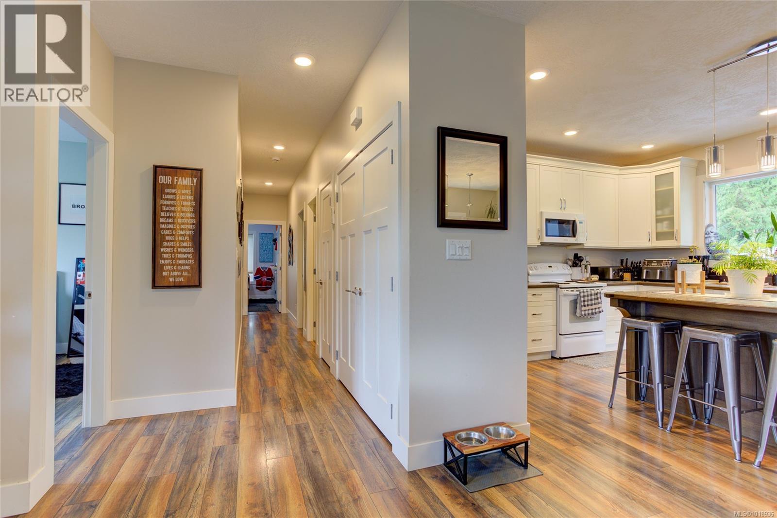 501 Mountain View Dr, Lake Cowichan