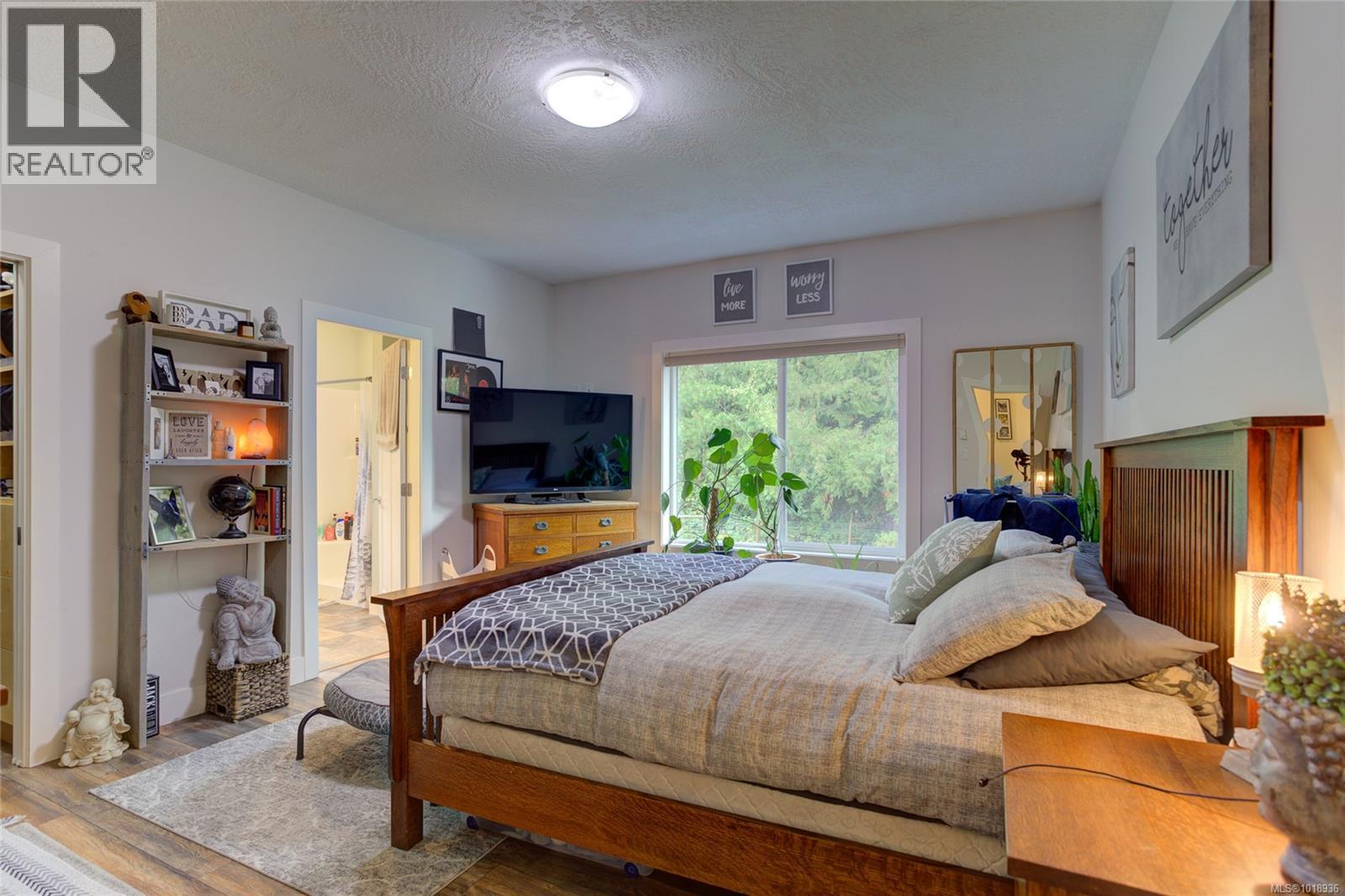 501 Mountain View Dr, Lake Cowichan