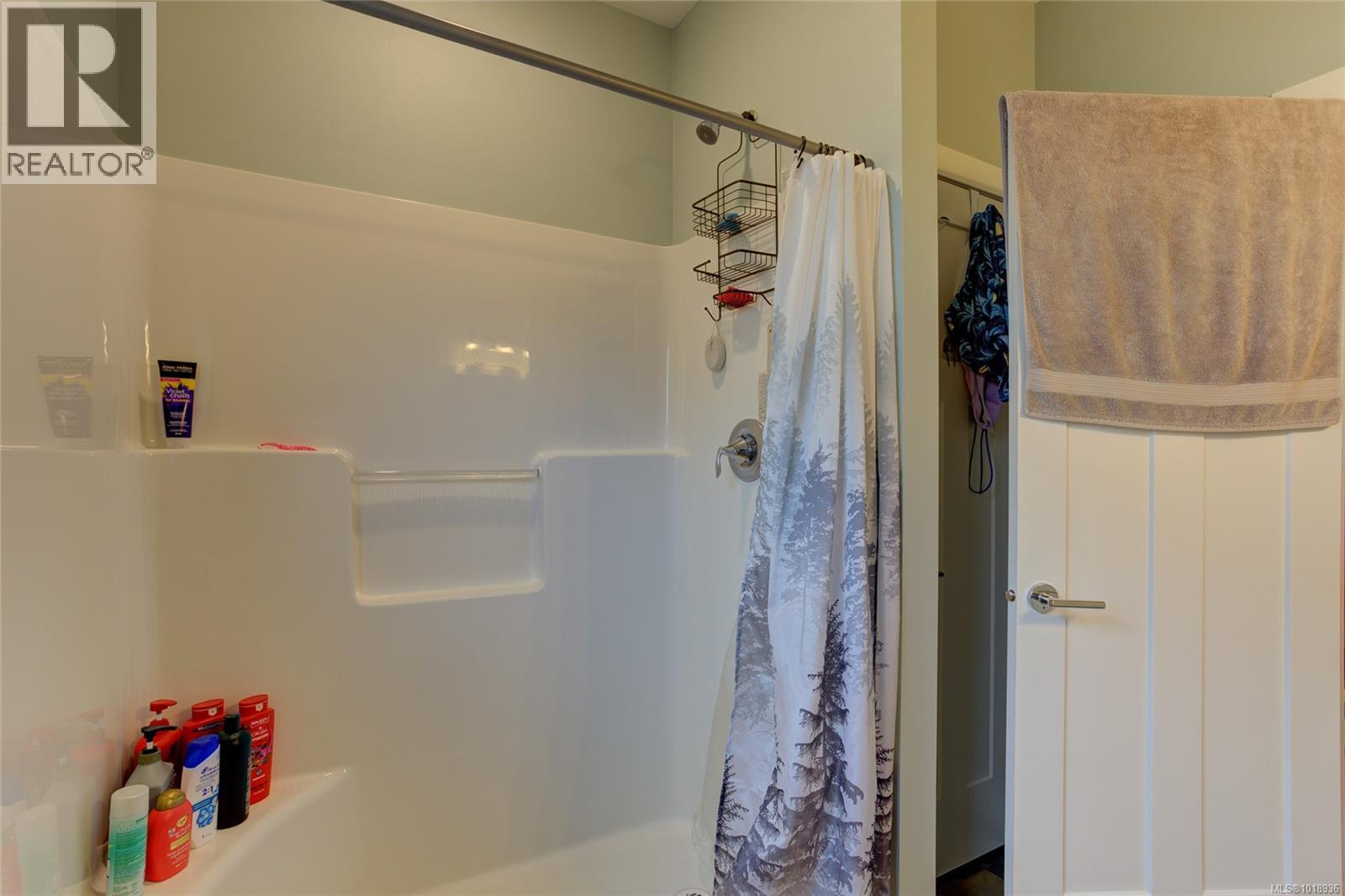 501 Mountain View Dr, Lake Cowichan