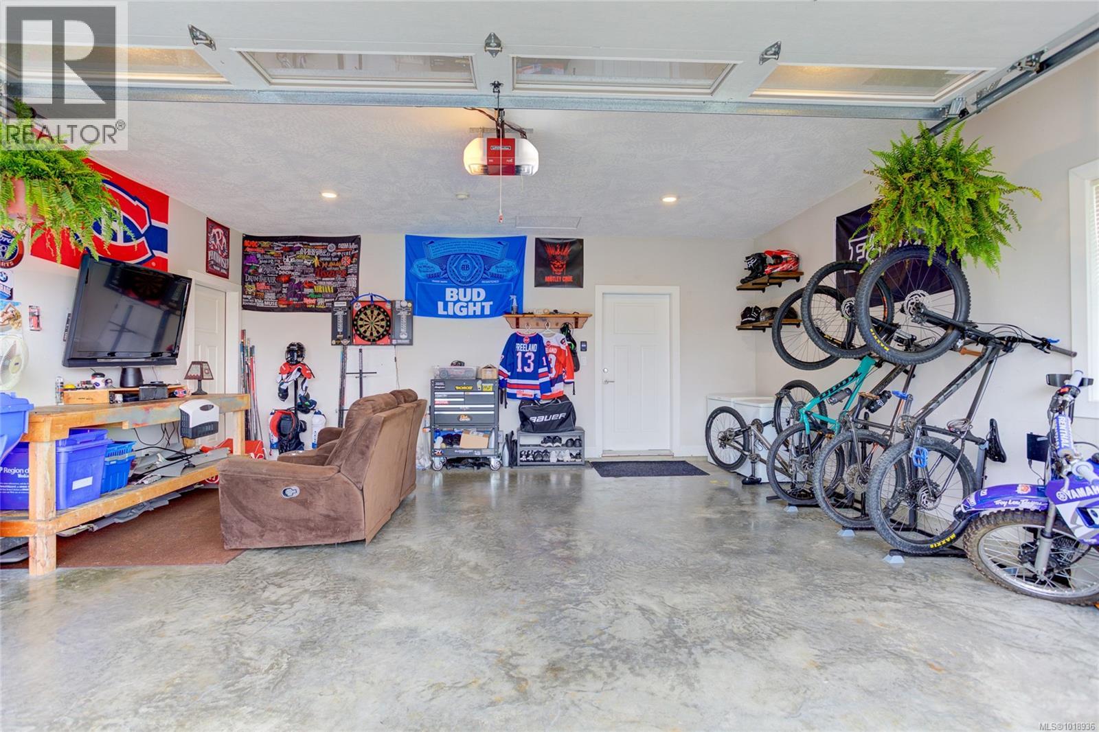 501 Mountain View Dr, Lake Cowichan