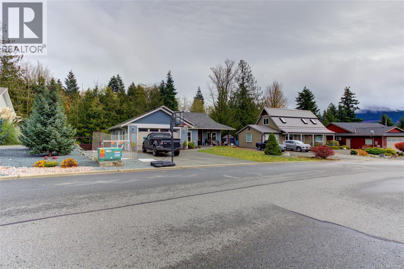501 Mountain View Dr, Lake Cowichan
