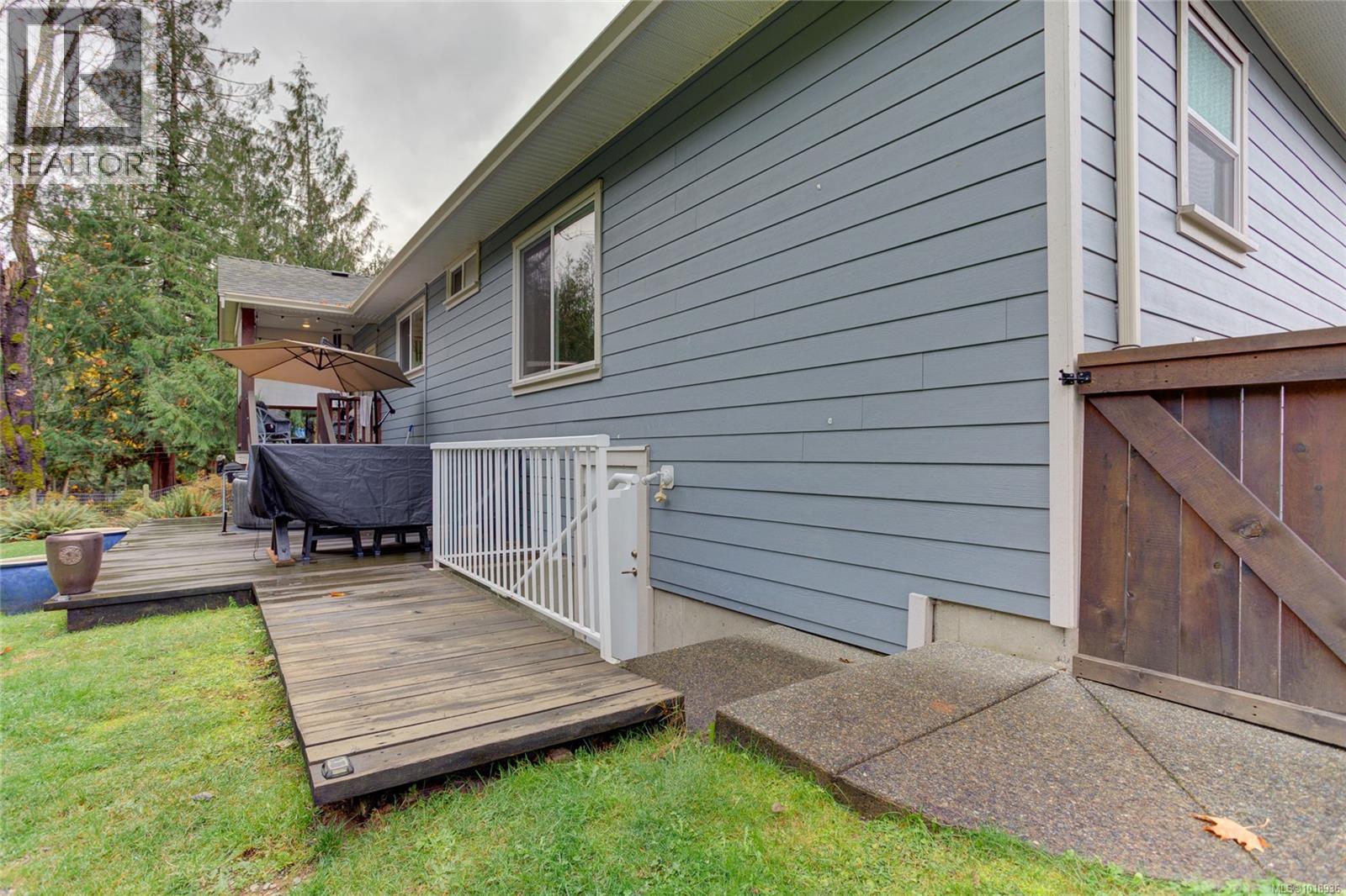 501 Mountain View Dr, Lake Cowichan