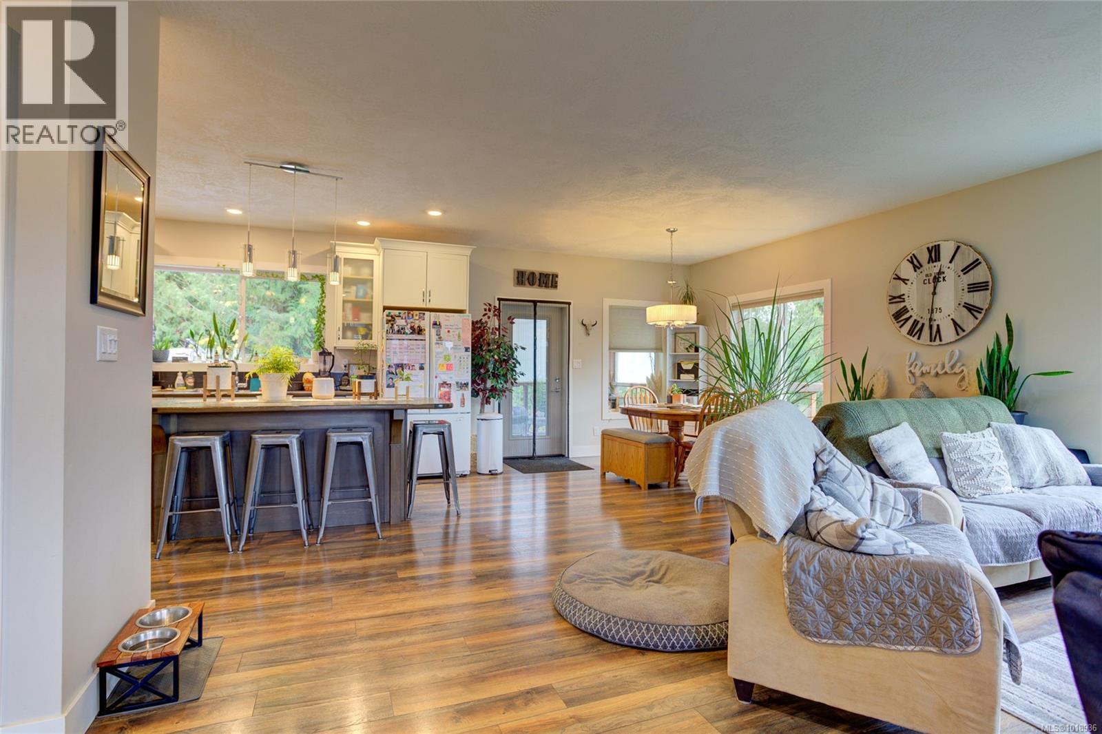 501 Mountain View Dr, Lake Cowichan