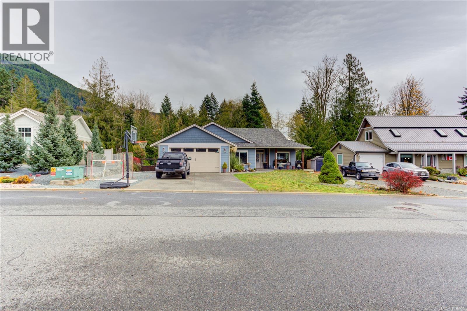 501 Mountain View Dr, Lake Cowichan