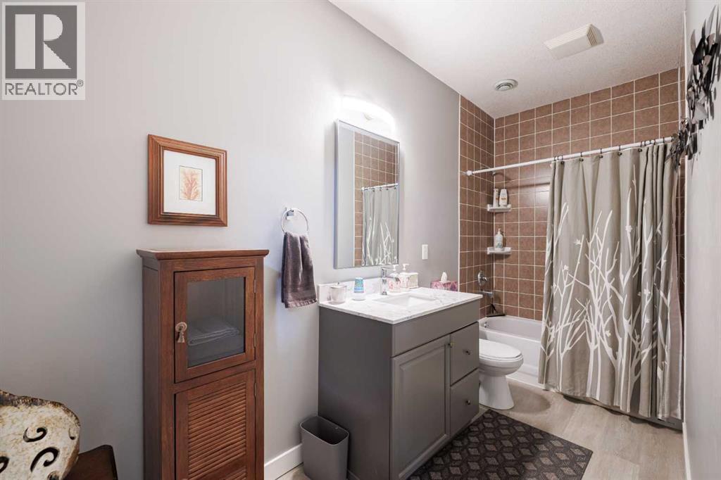 Single Family House for Sale in  Shannon Estates Terrace SW Shawnessy Calgary 