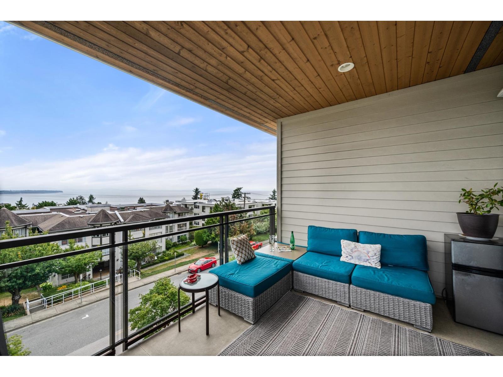 PH2 1333 WINTER STREET, White Rock