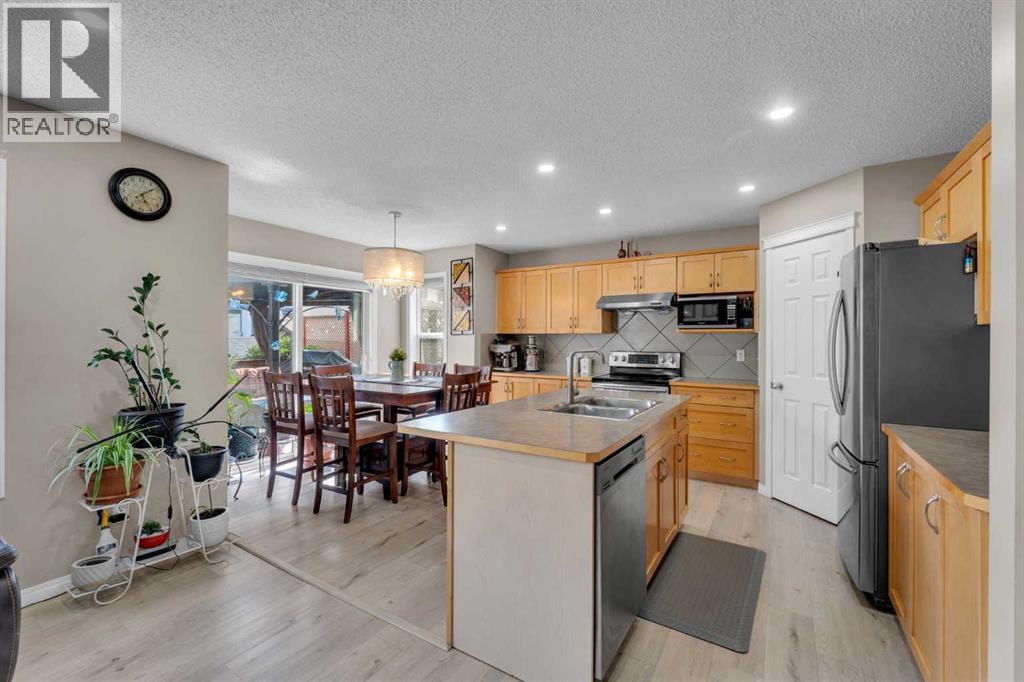 Single Family House for Sale in  Saddlecrest Park NE Saddle Ridge Calgary 