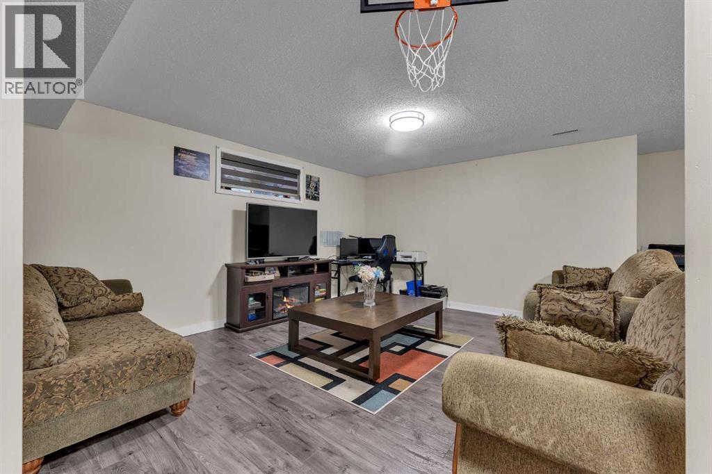 Single Family House for Sale in  Saddlecrest Park NE Saddle Ridge Calgary 