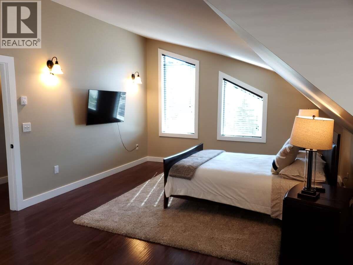 9200 Shale Avenue, Summerland