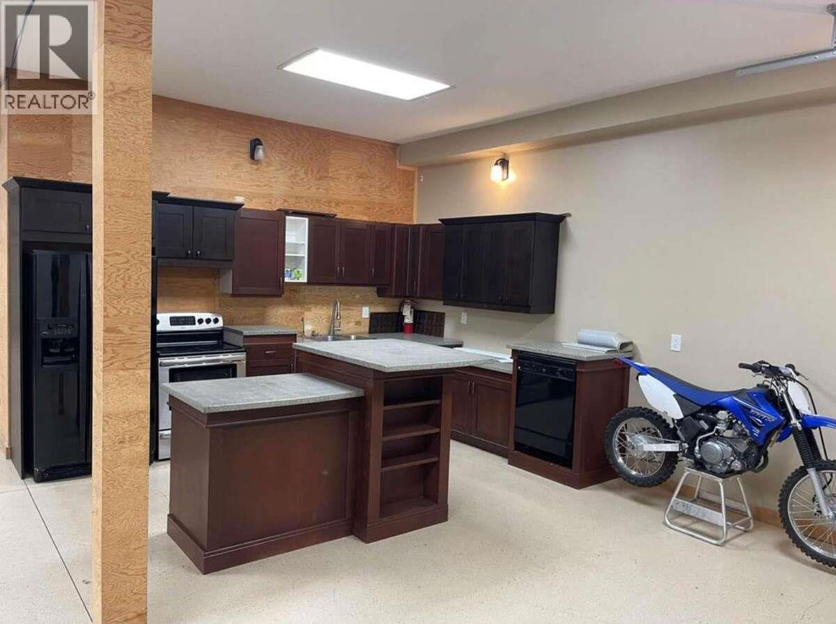 9200 Shale Avenue, Summerland