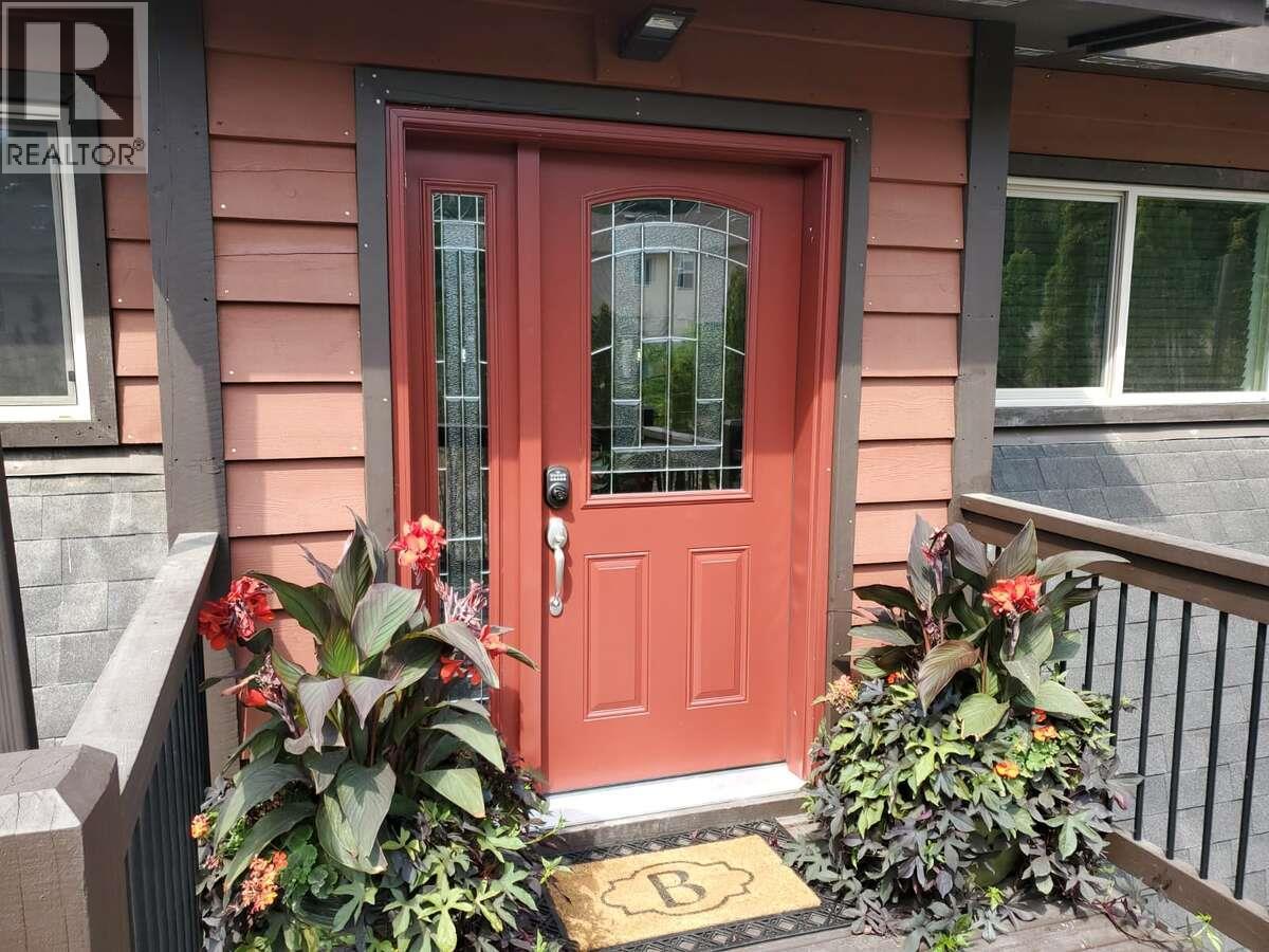 9200 Shale Avenue, Summerland